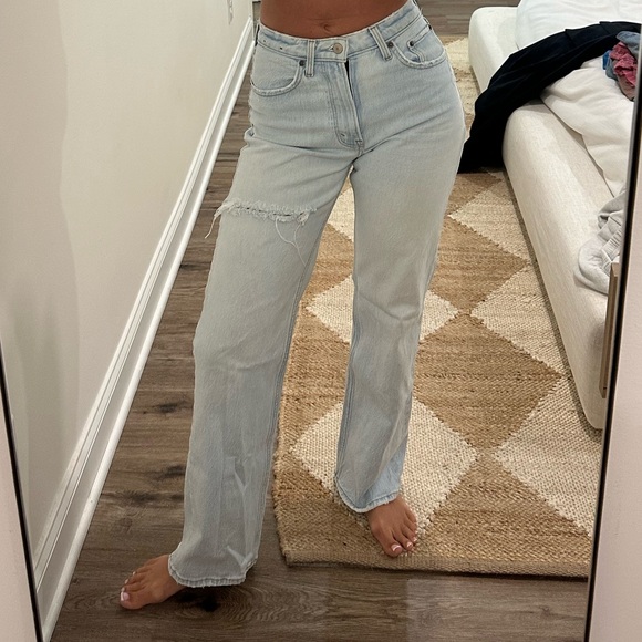 Abercrombie the 90s relaxed Jean. High rise - Picture 1 of 7